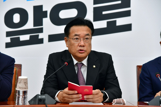 정진석 국민의힘 비상대책위원장이 19일 오전 서울 여의도 국회 본관에서 열린 당 비상대책위원회의에서 발언하고 있다.<국회사진기자단·연합뉴스>